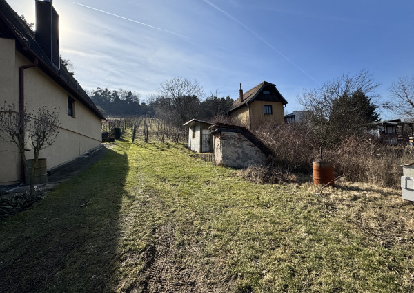 Stavebný pozemok s projektom a stavebným povolením – Skalica, lokalita Koziny.