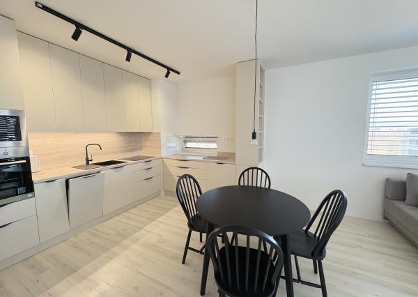 Na prenájom krásny 2 izbový byt v novostavbe s balkónom a parkovaním