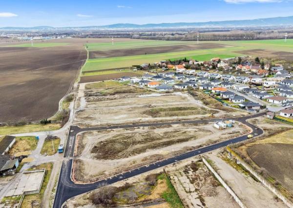 Posledný stavebný pozemok v projekte IBV Tomášov – Okružná