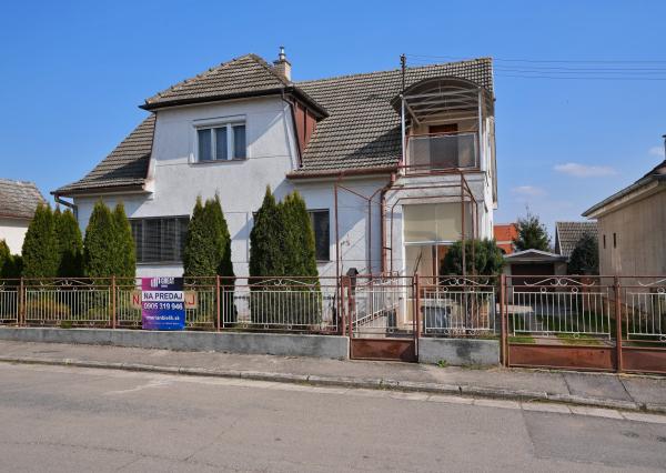 PREDAJ - Rodinný dom - Čachtice