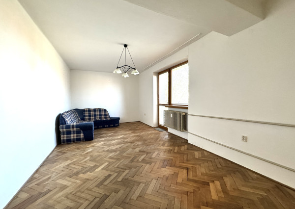 Na predaj priestranný 3-izbový byt s balkónom – Holíč, ul. M. Nešpora.