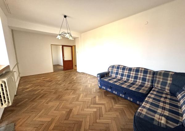 Na predaj priestranný 3-izbový byt s balkónom – Holíč, ul. M. Nešpora.