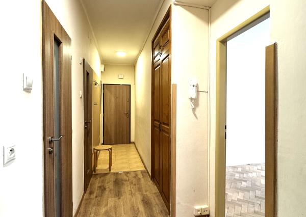 Na predaj priestranný 3-izbový byt s balkónom – Holíč, ul. M. Nešpora.