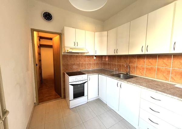 Na predaj priestranný 3-izbový byt s balkónom – Holíč, ul. M. Nešpora.