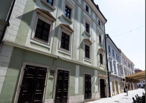 EXKLUZÍVNA HISTORICKÁ BUDOVA NA PREDAJ – STARÉ MESTO, BRATISLAVA
