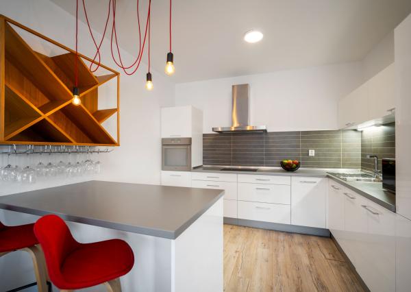 PREDAJ 2 izb. bytu Podunajská, Bratislava, balkón, parking