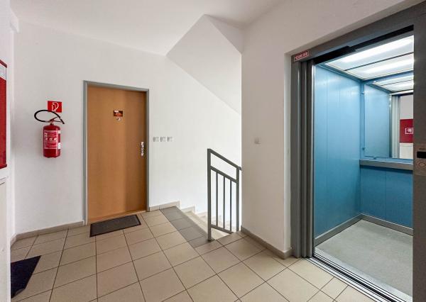 PREDAJ 2 izb. bytu Podunajská, Bratislava, balkón, parking