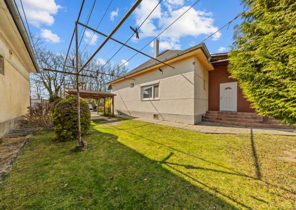 Na predaj - Rodinný dom s veľkým pozemkom Mliečno, Šamorín