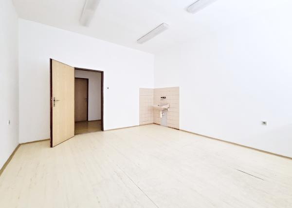 NÁJOM - kancelárie - ul.Trenčianska - Nové Mesto nad Váhom