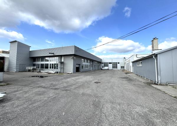 NA PREDAJ | Rozsiahly komerčný areál s investičným potenciálom – Malacky.