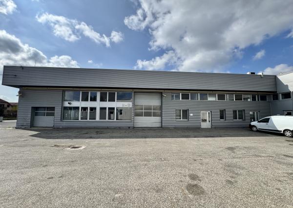 NA PREDAJ | Rozsiahly komerčný areál s investičným potenciálom – Malacky.