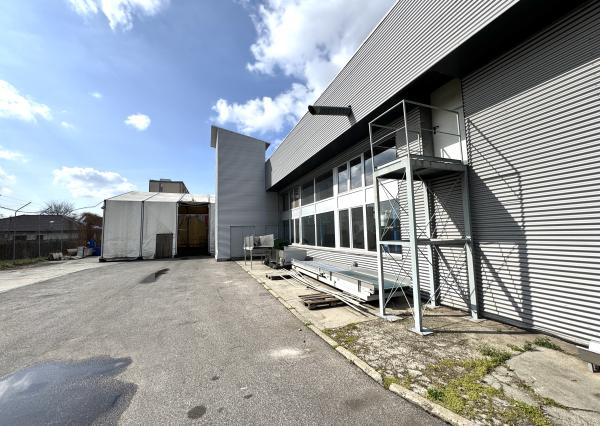 NA PREDAJ | Rozsiahly komerčný areál s investičným potenciálom – Malacky.