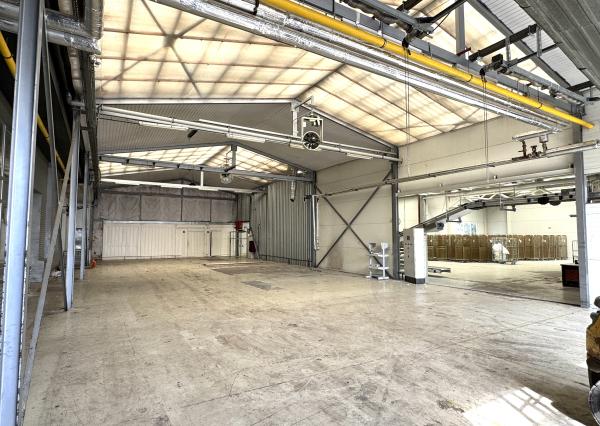 NA PREDAJ | Rozsiahly komerčný areál s investičným potenciálom – Malacky.