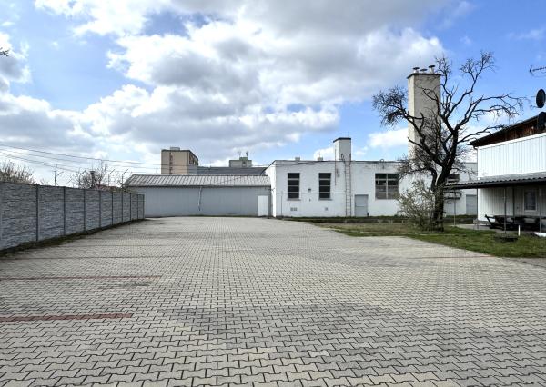 NA PREDAJ | Rozsiahly komerčný areál s investičným potenciálom – Malacky.