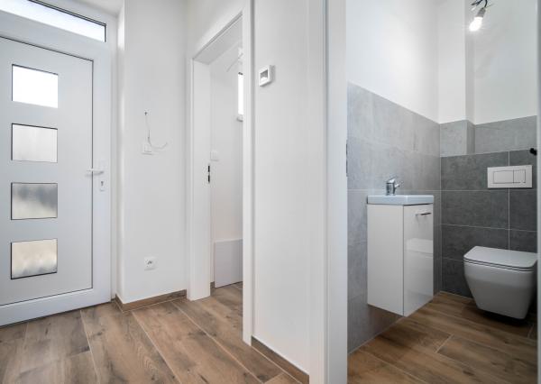 PREDAJ 3 izb. bytov v dome so záhradou, Macov, všetky IS