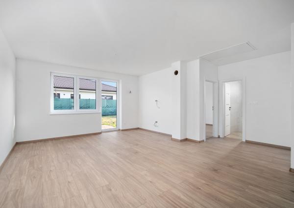 PREDAJ 3 izb. bytov v dome so záhradou, Macov, všetky IS