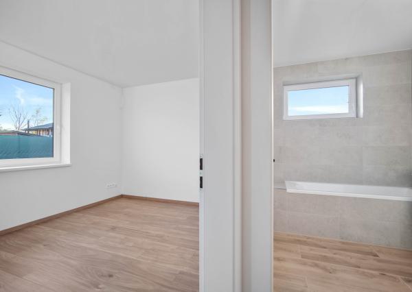 PREDAJ 3 izb. bytov v dome so záhradou, Macov, všetky IS