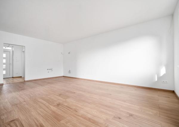 PREDAJ 3 izb. bytov v dome so záhradou, Macov, všetky IS