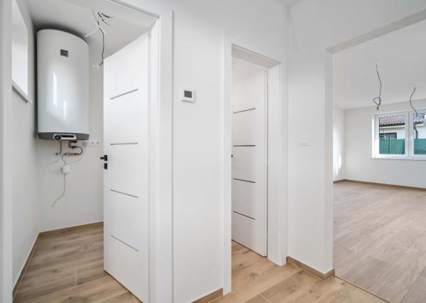 PREDAJ 3 izb. bytov v dome so záhradou, Macov, všetky IS