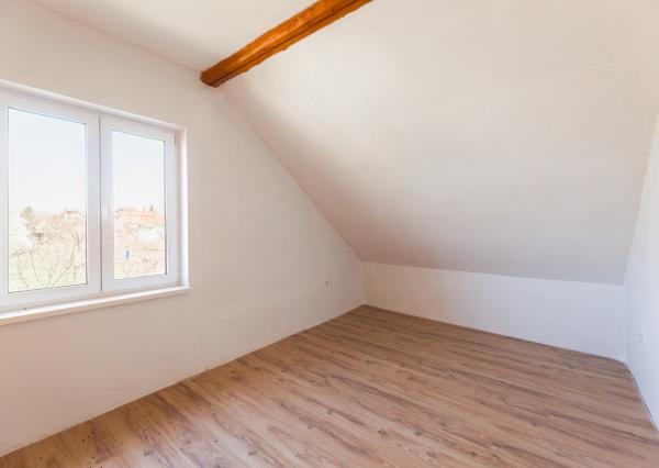 Na predaj rodinný dom s garážou v obci Pribeta