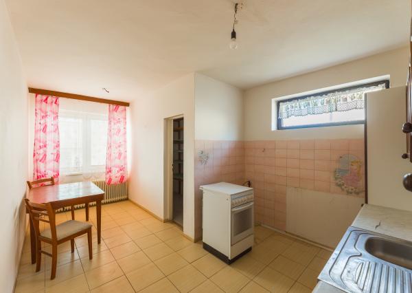 Na predaj rodinný dom s garážou v obci Pribeta