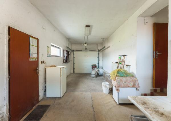 Na predaj rodinný dom s garážou v obci Pribeta