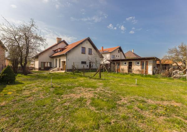 Na predaj rodinný dom s garážou v obci Pribeta