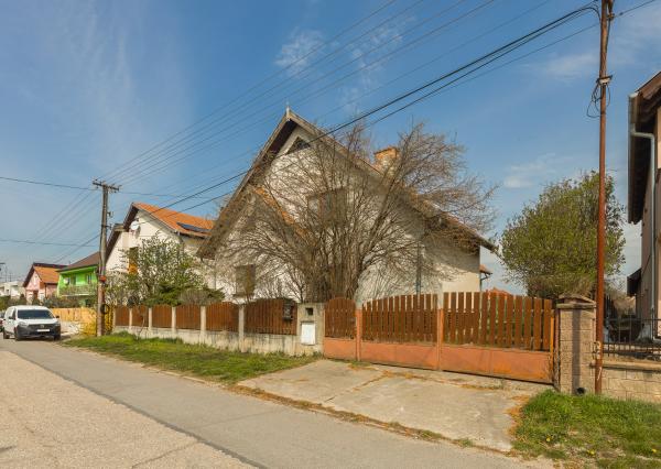 Na predaj rodinný dom s garážou v obci Pribeta