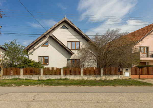 Na predaj rodinný dom s garážou v obci Pribeta