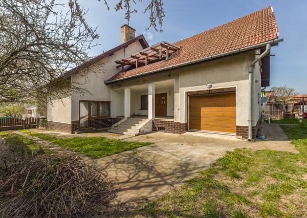 Na predaj rodinný dom s garážou v obci Pribeta