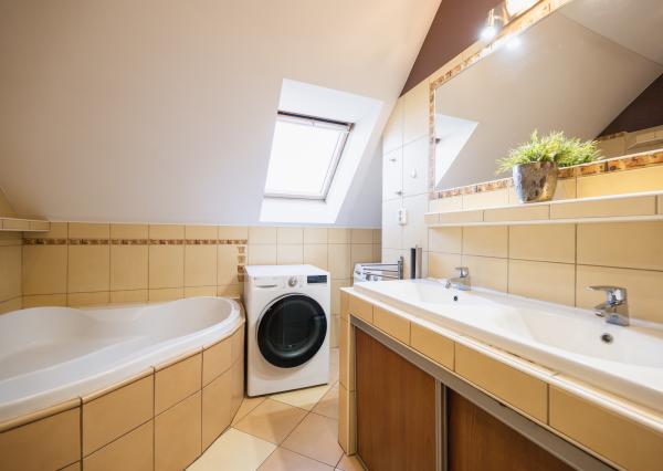 Predaj:  4 izbový mezonetový byt v Pezinku blízko viníc.