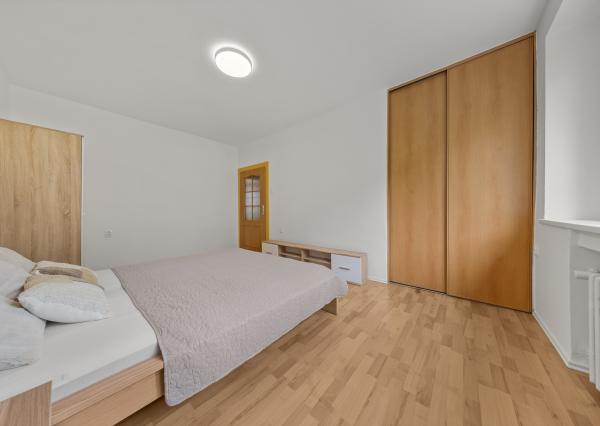 Na prenájom príjemný 3 izbový byt v lokalite 500 bytov na Svätoplukovej ulici