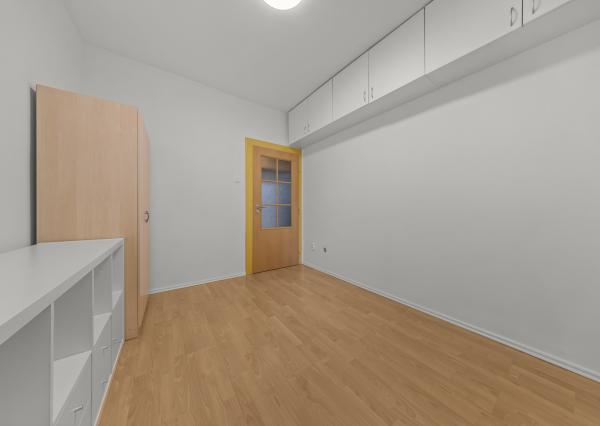 Na prenájom príjemný 3 izbový byt v lokalite 500 bytov na Svätoplukovej ulici