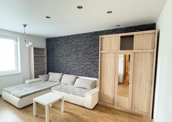 Prenájom 2 izbového bytu na Ostredkoch