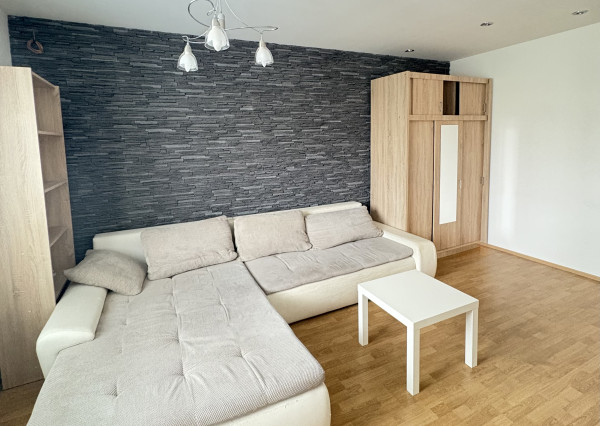 Prenájom 2 izbového bytu na Ostredkoch