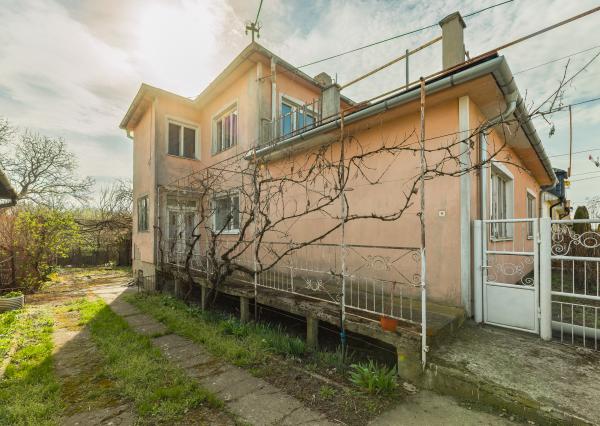 Na predaj rodinný dom v obci Nýrovce s veľkou záhradou