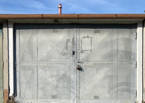 Predaj garáže v Šamoríne – Veterná ulica, 18 m², s pozemkom