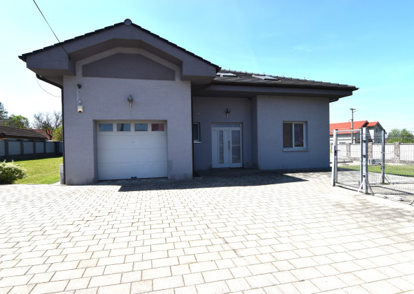 5-izbový rodinný dom s bazénom na kráľovskom pozemku (2166 m²) – Sološnica
