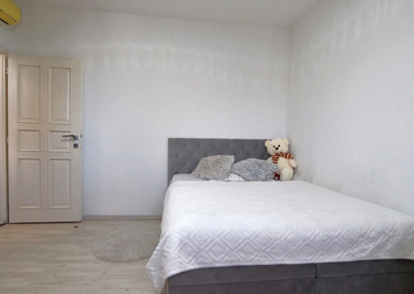 5-izbový rodinný dom s bazénom na kráľovskom pozemku (2166 m²) – Sološnica