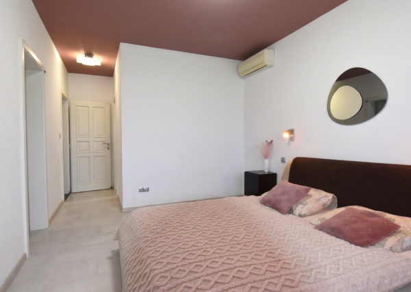 5-izbový rodinný dom s bazénom na kráľovskom pozemku (2166 m²) – Sološnica