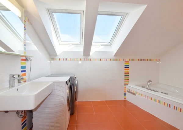 5-izbový rodinný dom s bazénom na kráľovskom pozemku (2166 m²) – Sološnica