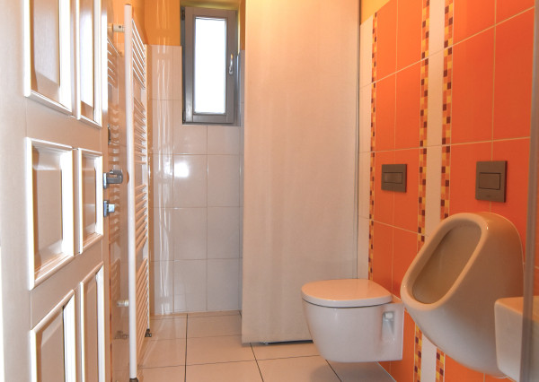 5-izbový rodinný dom s bazénom na kráľovskom pozemku (2166 m²) – Sološnica