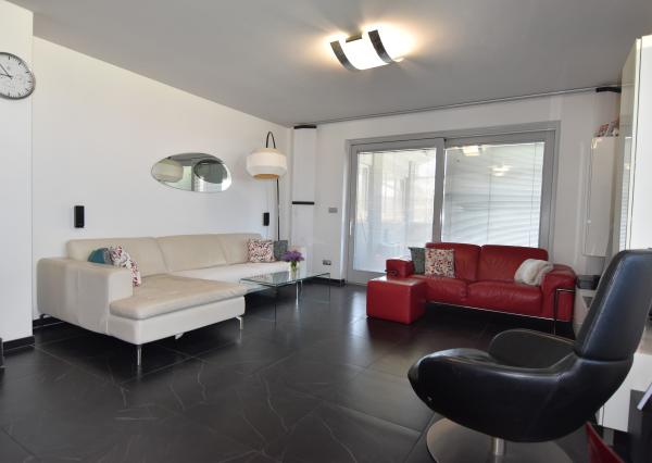 5-izbový rodinný dom s bazénom na kráľovskom pozemku (2166 m²) – Sološnica