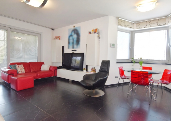 5-izbový rodinný dom s bazénom na kráľovskom pozemku (2166 m²) – Sološnica
