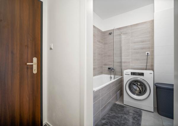PRENÁJOM 2 izb. bytu, terasa, parking, Kazanská, Bratislava
