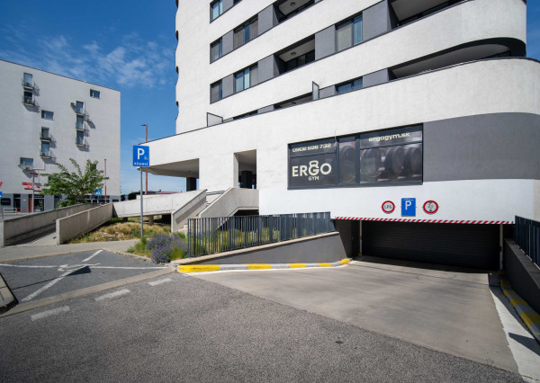 PRENÁJOM 2 izb. bytu, terasa, parking, Kazanská, Bratislava