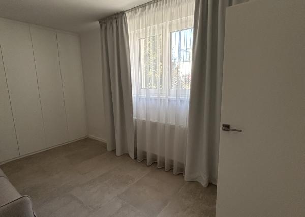 Krásny dom s moderným dizajnovým interiérom v lukratívnej a tichej časti Záhorskej Bystrice.