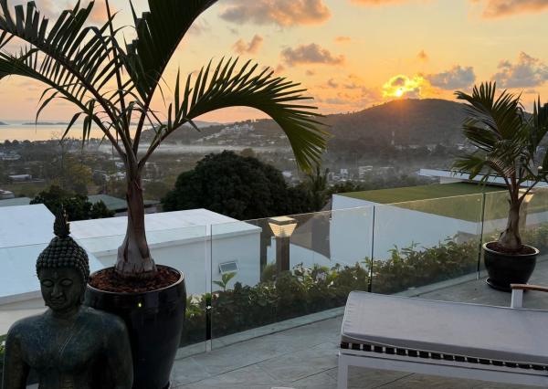 Na predaj luxusná 4-izbová vila s panoramatickým výhľadom na more v prestížnej lokalite Bophut Hills, Koh Samui