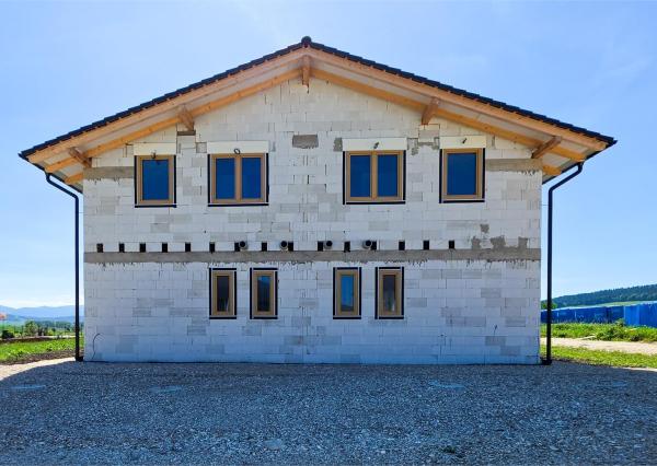 PREDAJ:MODERNÝ DVOJDOM V OBCI NEMEŠANY – 2 DOMY PRE 2 RODINY