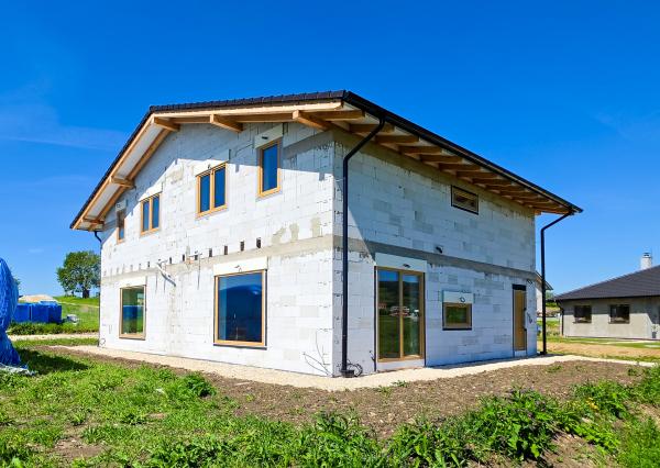 PREDAJ:MODERNÝ DVOJDOM V OBCI NEMEŠANY – 2 DOMY PRE 2 RODINY